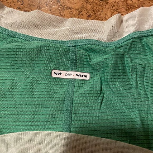 Lululemon Wet-Dry-Warm mesh striped tee size 8 - Picture 2 of 6